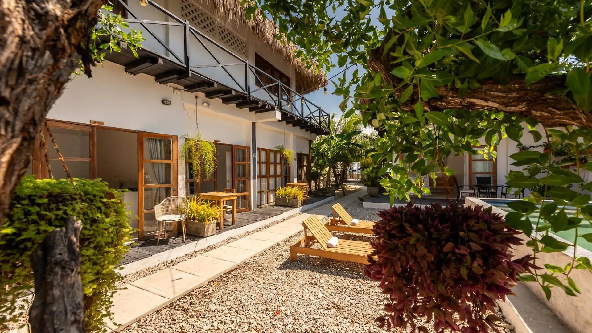 Baruna Eco Hostel contacts